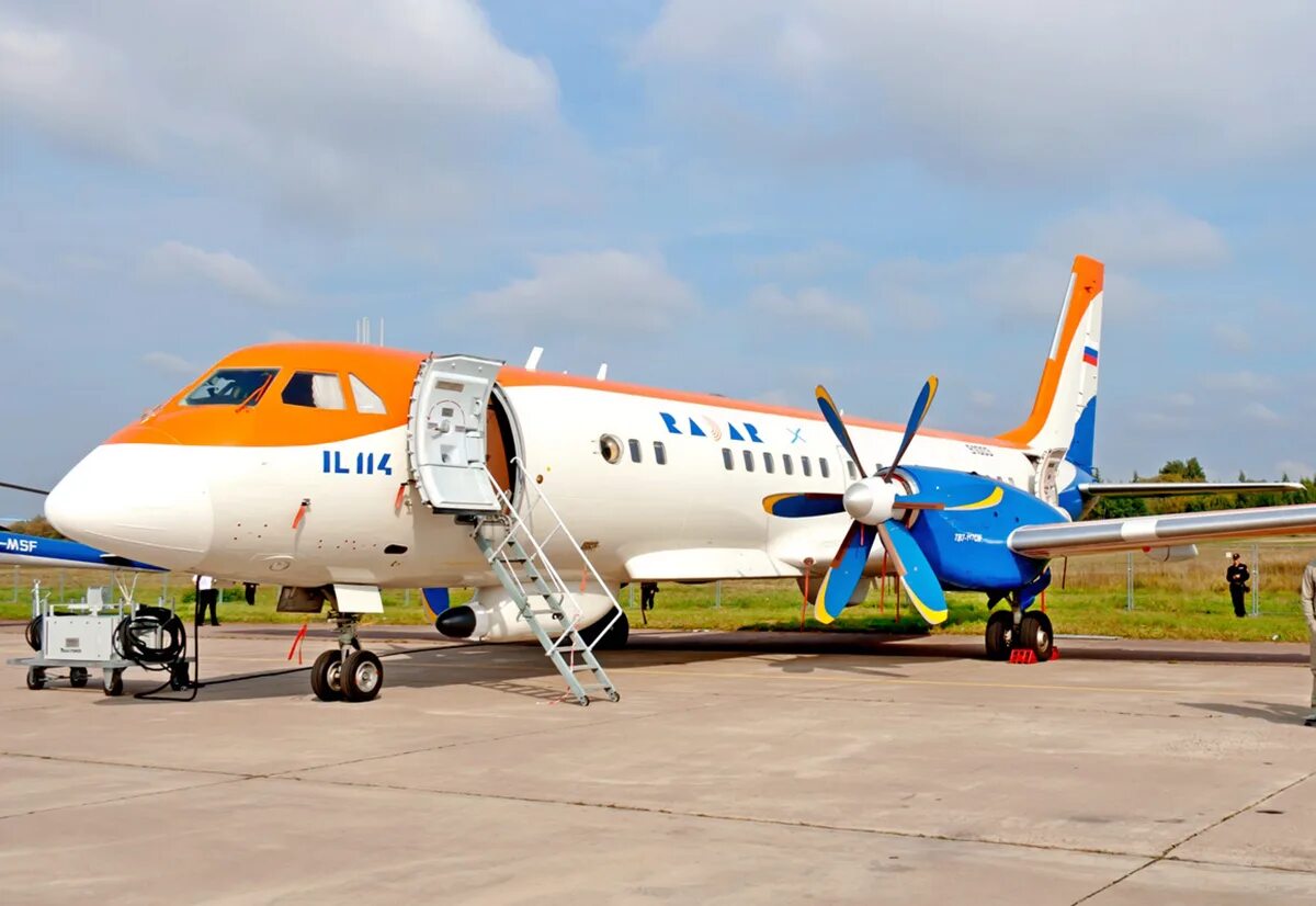 Самолет местное. Самолет местное. Ил-114-300. 2 местный самолет. Самолет местное.
