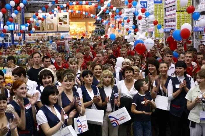 Директор бауцентра в калининграде. Бауцентр работники. Бауцентр сотрудники. Бауцентр калининград сотрудники. Кассир бауцентр.