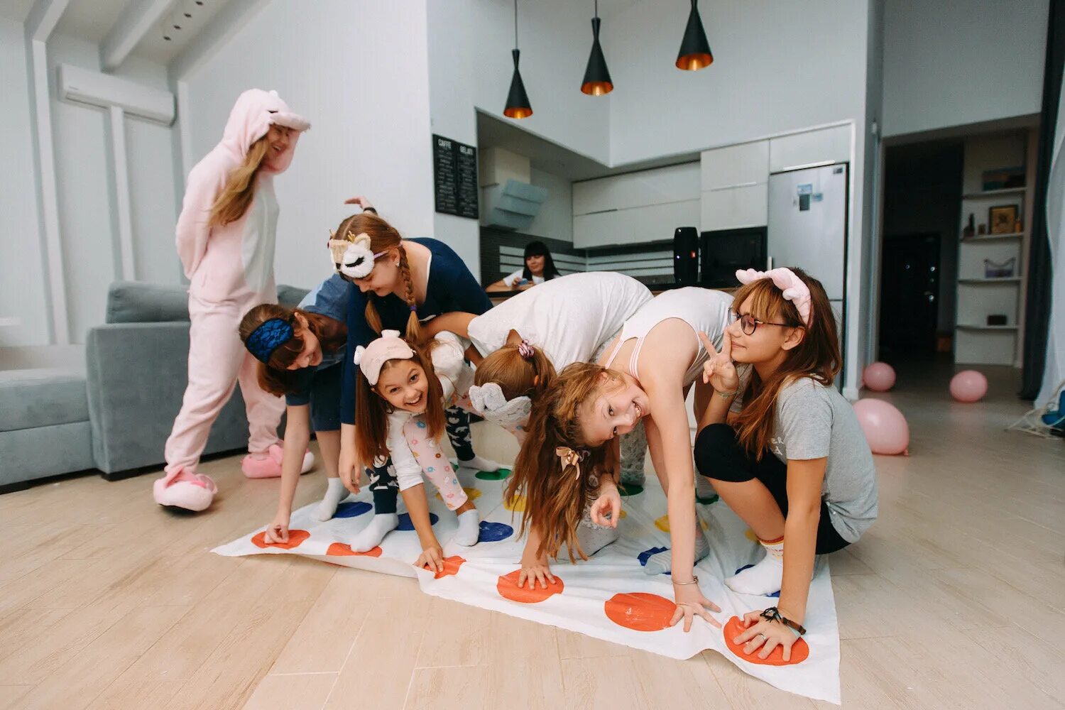 вечеринка в стиле паб. игры устроить вечеринку. маскарадная вечеринка для подростков. игры устроить вечеринку. новогодняя вечеринка.