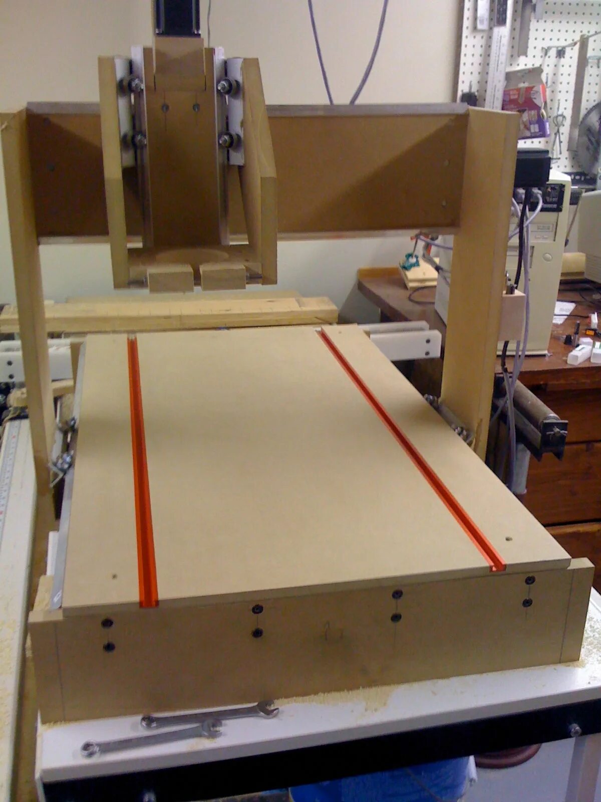 Чпу станок по mdf. Фрезерный станок по дереву 1325. Резка лдсп на чпу станке. Cnc router мдф. Фрезеровка лдсп на чпу.