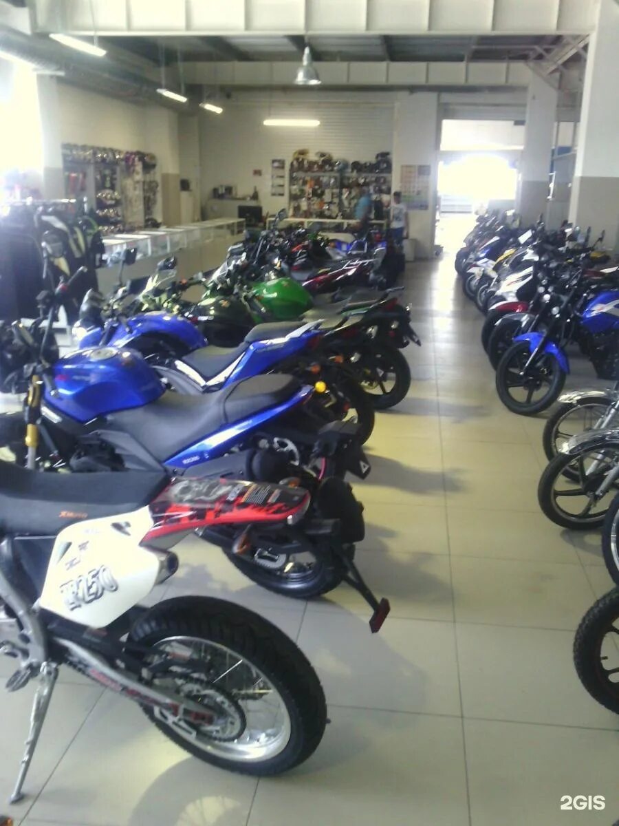 Мотосалон в гараже. Мотоциклы магнитогорск магазины. Rolling moto, магнитогорск. Мотоциклы магнитогорск магазины. Роллинг мото магнитогорск.
