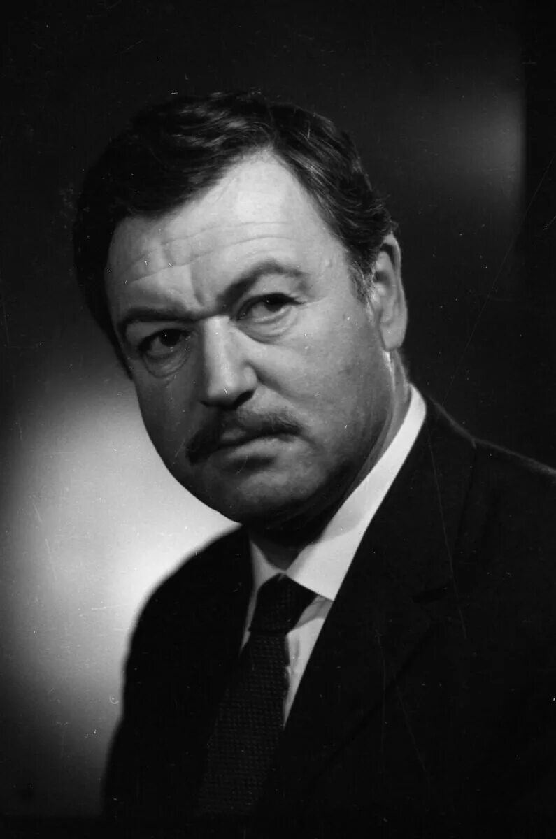 Кирилл копелян актер. Ефим копелян бассейная улица. Ефим копелян. Капелян григорий исаакович актер. Копелян биография национальность.