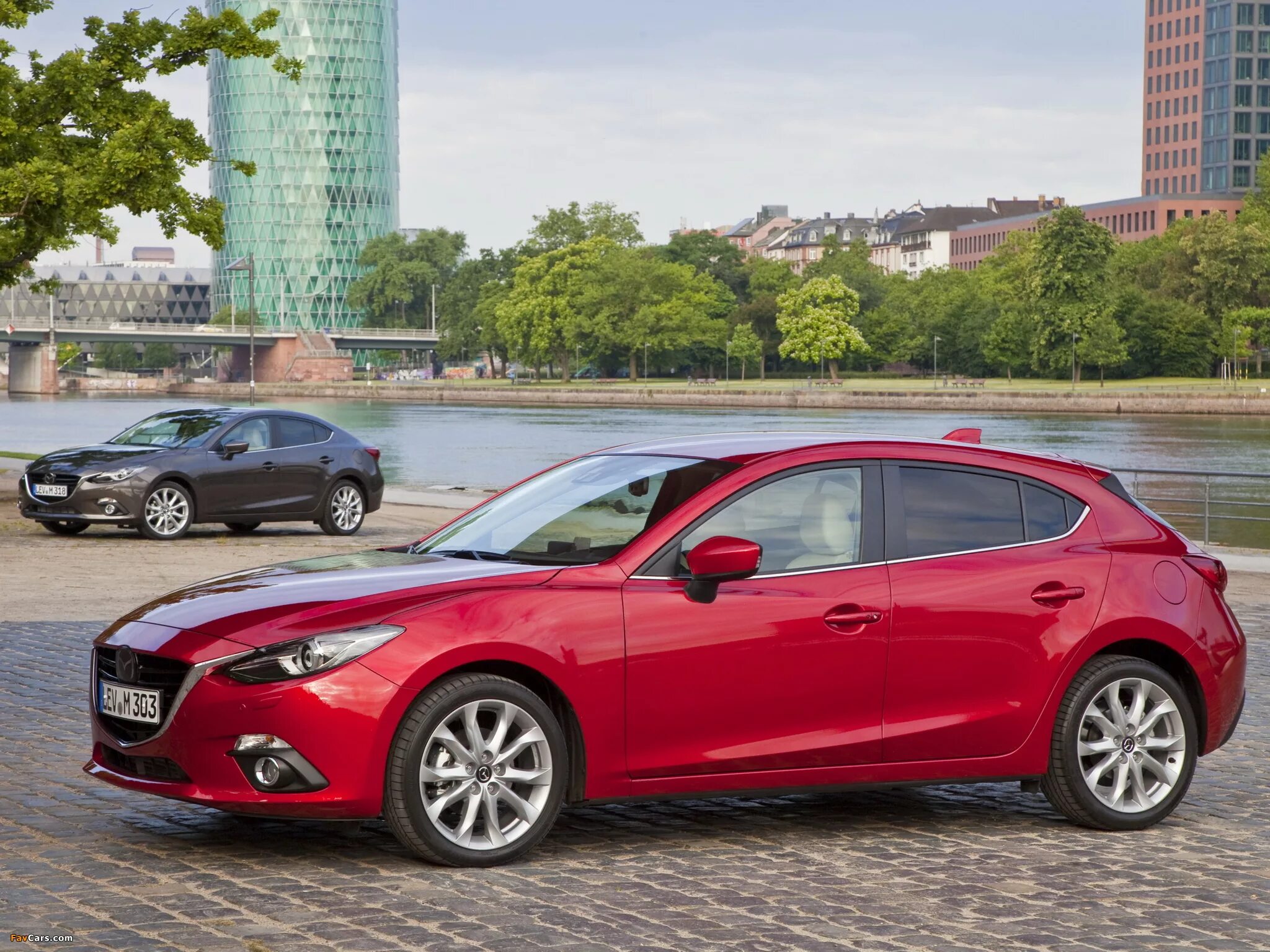 Купить мазду 3 в екатеринбурге. Mazda 3 Hatchback 2014. Мазда 3 хэтчбек красная 2014. Mazda 3 2013. Мазда 3 БМ седан.