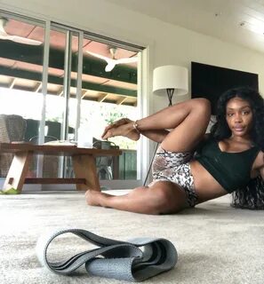 Sza titty