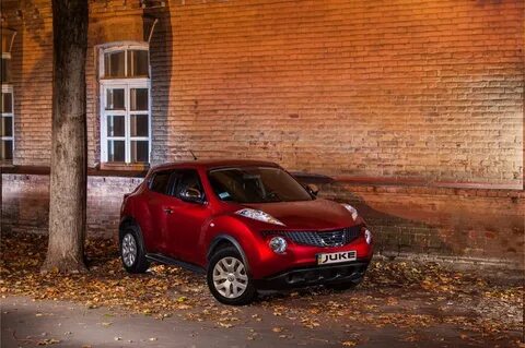 Nissan красный