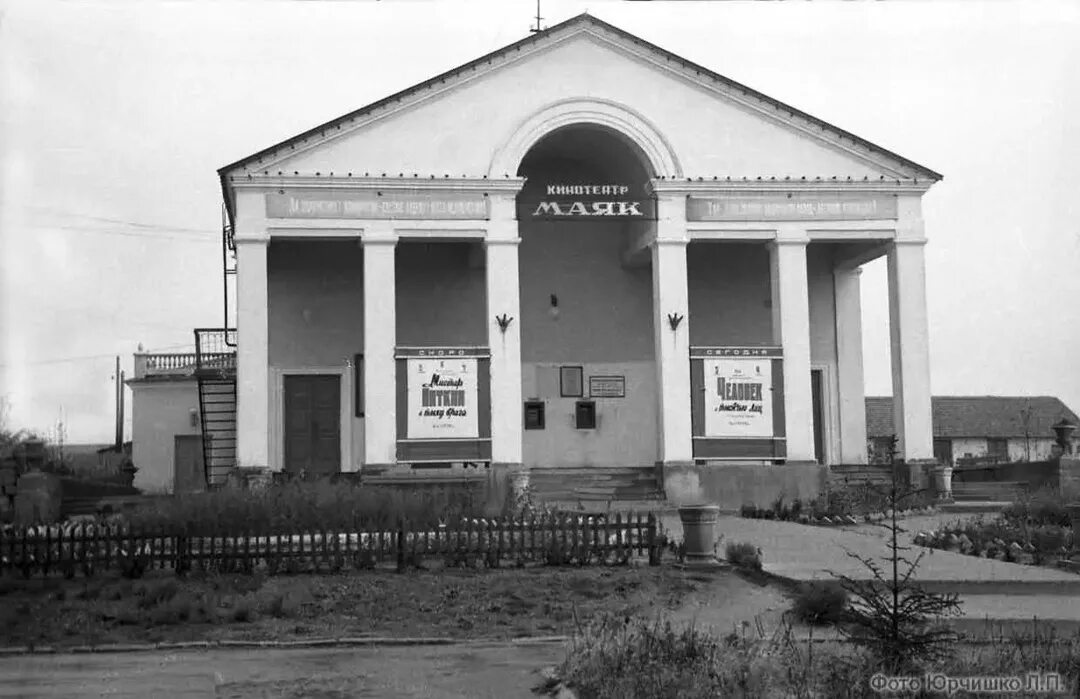 Кинотеатр маяк пионерский. Кинотеатр маяк тольятти фото. Кинотеатр в пионерском калининградской. Кинотеатр маяк липецк. Кинотеатр маяк в пионерском.