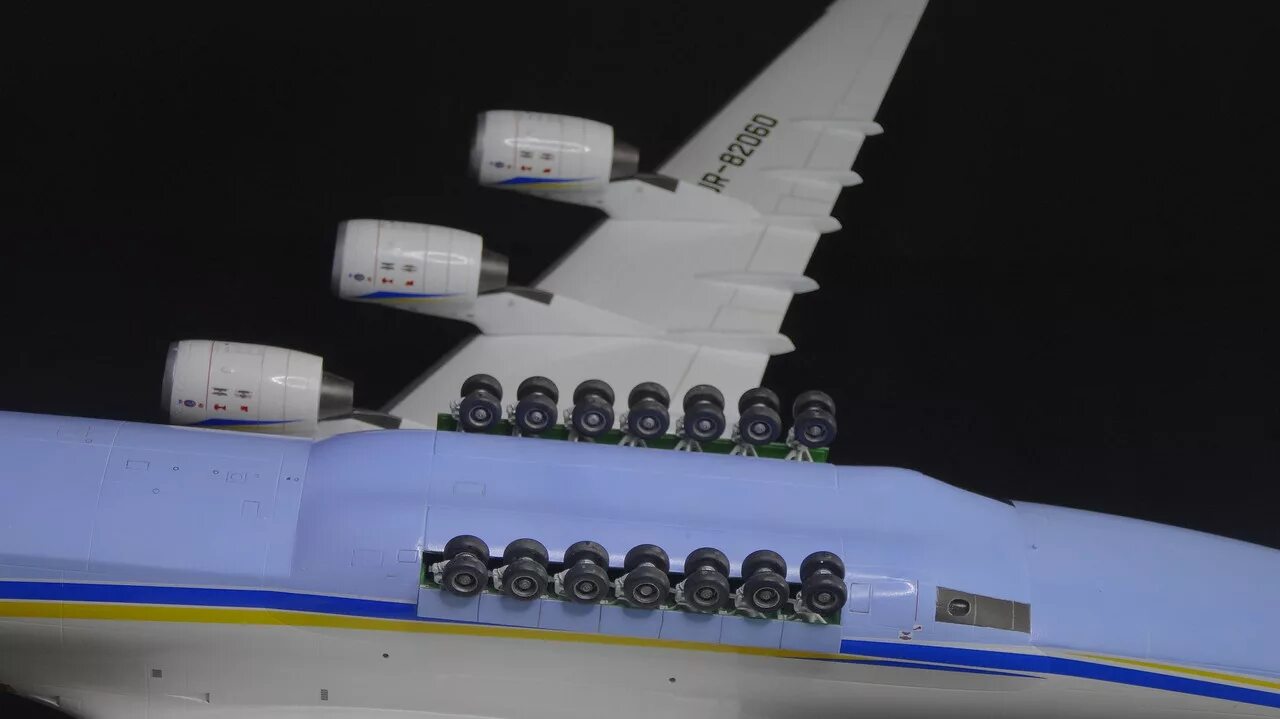 Ан 225 купить. АН-225 Мрия шасси. АН-124 Мрия шасси модель. Revell АН 225.