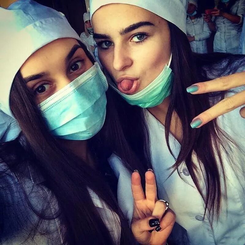Русский медсестра врача. Медсестра селфи. Красивые девушки медработники. Красивые медсестры.