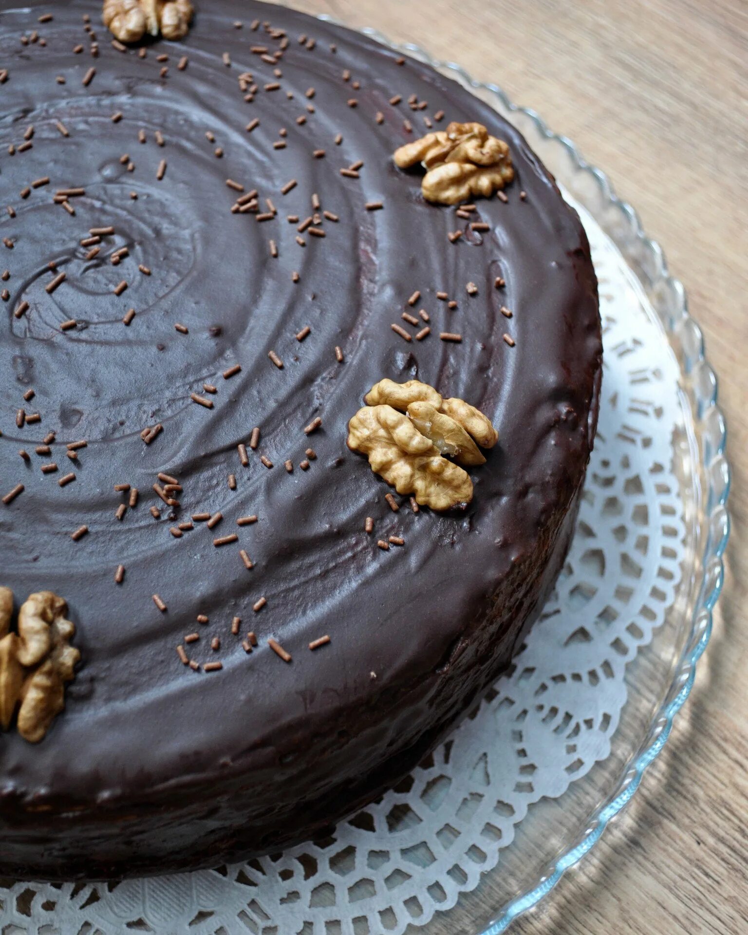 украсить торт орехами