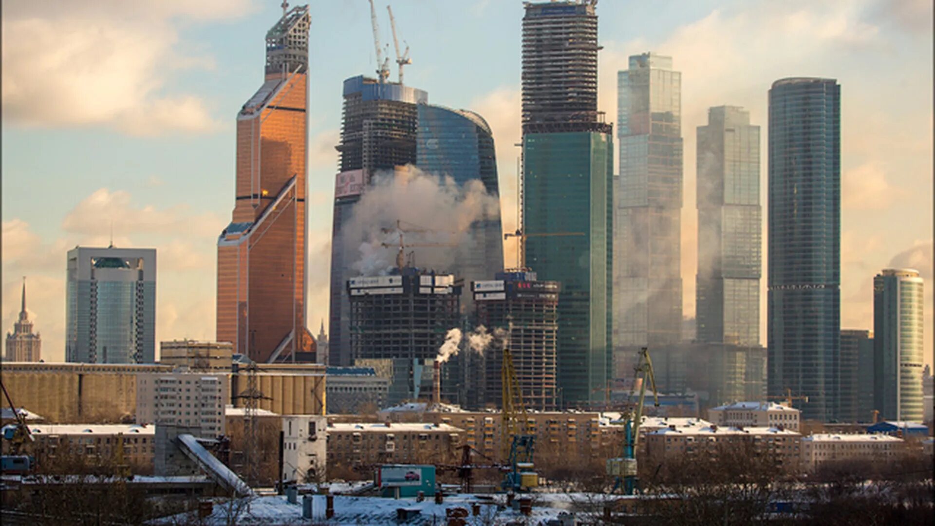 Правда что москва сити горит. Пожар в Москоу Сити. Пожар в Москва Сити 2012. Башня око Москва Сити. Горит башня Москва Сити.