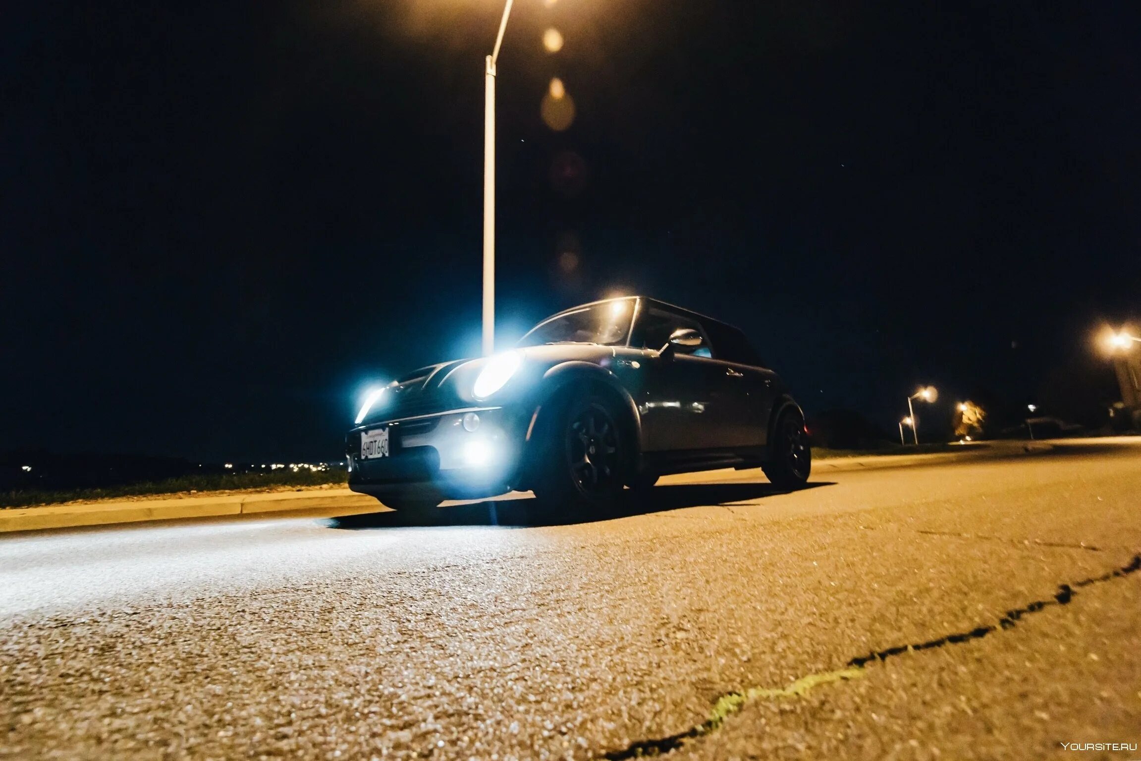Авто ночью. Ночная машина. Крутые машины ночью. Красивые машины ночью.