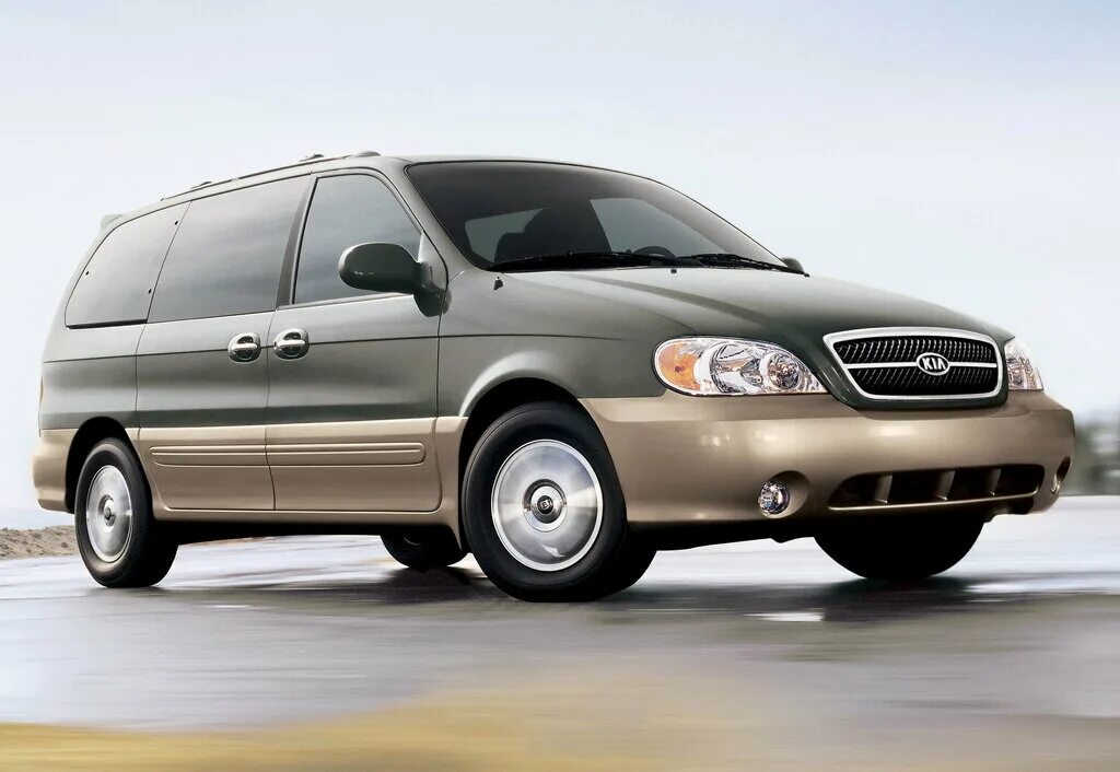 Купить киа карнивал дизель. Kia Carnival 2005. Kia Sedona 2004. Kia Carnival 2002. Киа Карнивал 2004.