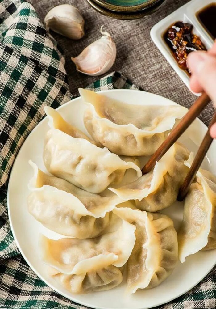 Дамплинги как варить. Дамплинги вьетнамские. корейские пельмени дамплинги. пянсе дамплинги. корейские вареники с капустой.