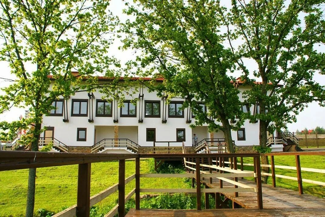Парк яхрома горнолыжный курорт. Парк яхрома, деревня животино. Яхрома отель. Отели яхрома подмосковье. Целеево загородный клуб.