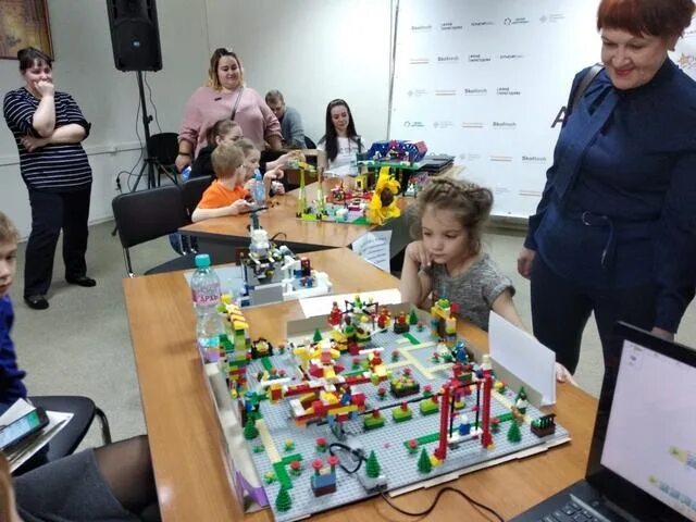 технопарк соревнования. конкурс лего конструирование для дошкольников. виктория иванова школьница конкурс фото. завод мосгормаш. школьники с вайпами.