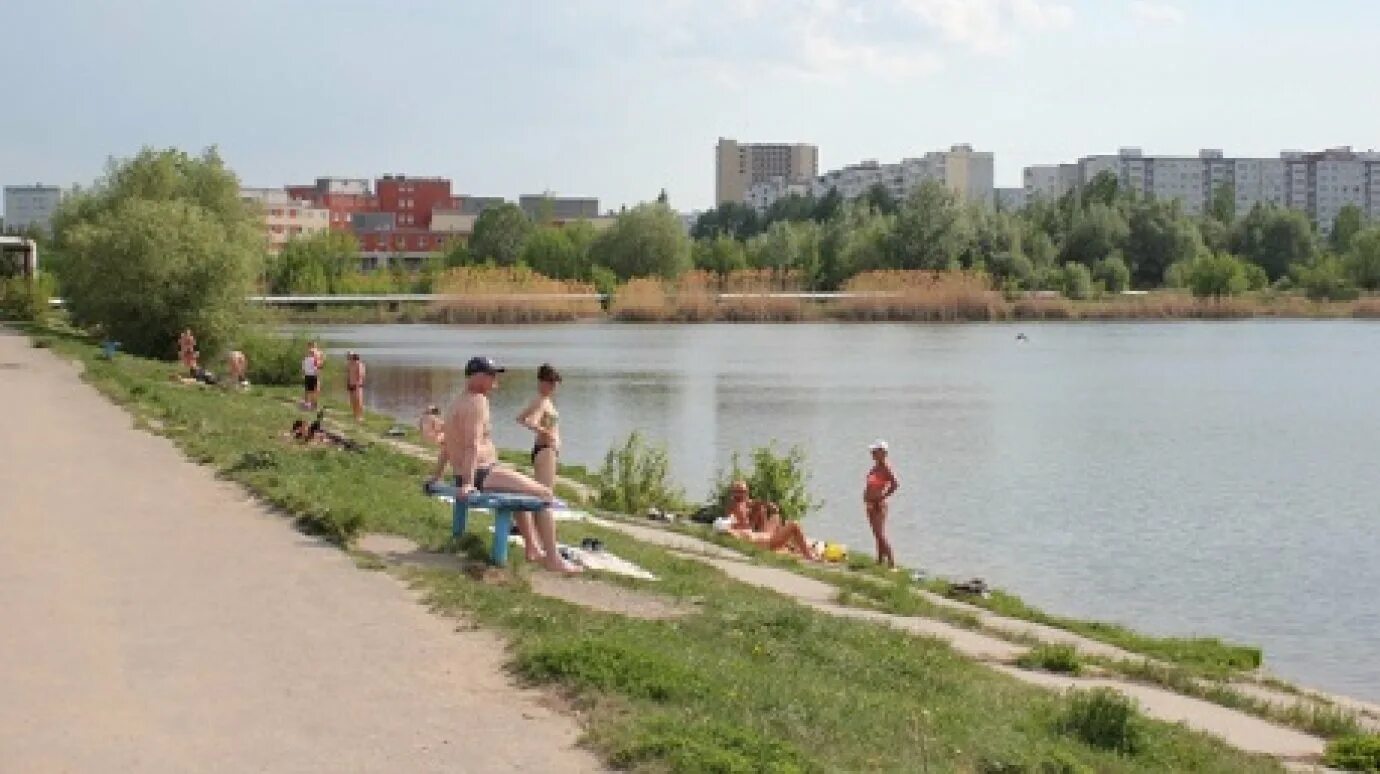 Пруд ветра. Пруд пенза. пляж маяк пенза.