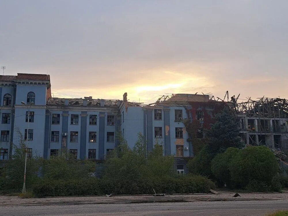 Нова каховка новости 2024. Крыша пятиэтажки. Новая каховка херсонская область. Новая каховка 2023. Нова каховка новости 2024.