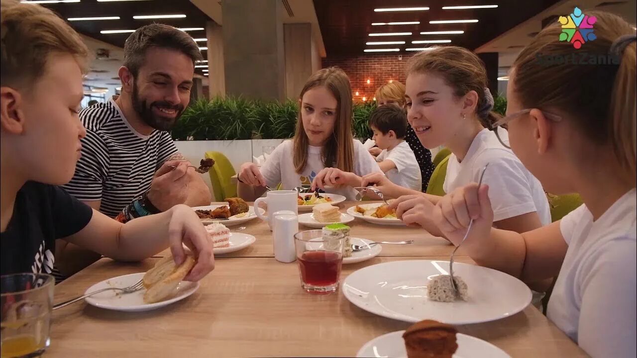 Спортзания лагерь. Спортзания лагерь Истра. Sport zania лагерь. Спортзания лагерь в Подмосковье. Языковой лагерь спортзания.