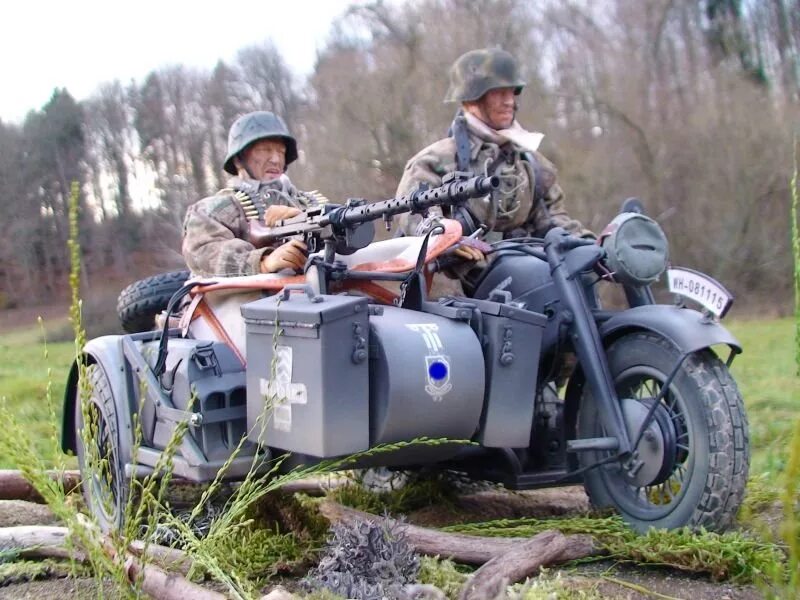 Немецкий мотоцикл с коляской и пулеметом. Мотоцикл с пулеметом. Мотоцикл с пулеметом в коляске. Мотоцикл м-72 с пулеметом. Мотоцикл с пулеметом.
