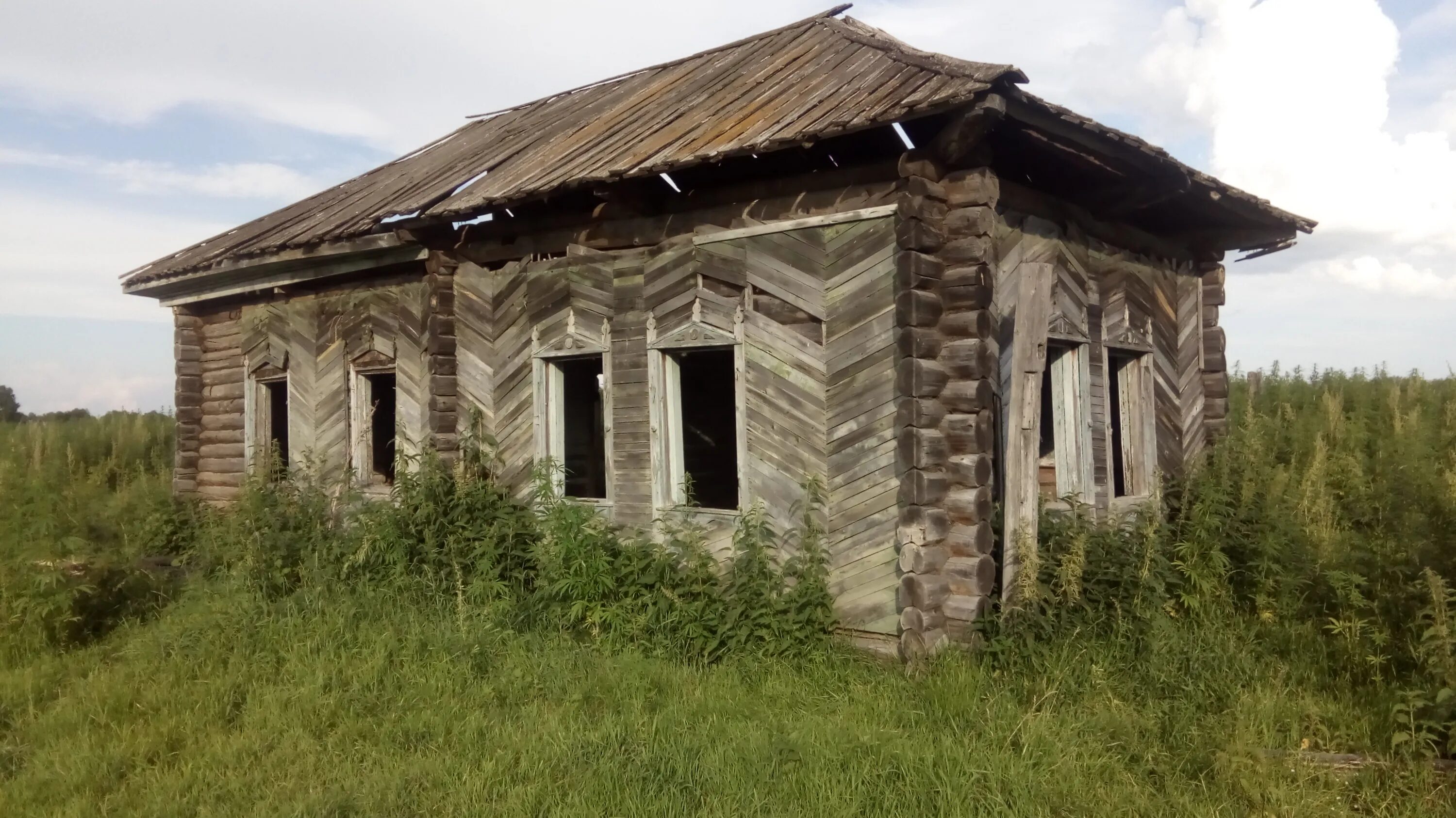 Заброшенная деревня. Клады в старинных домах. Клады в заброшенных домах. Дом из деревни.