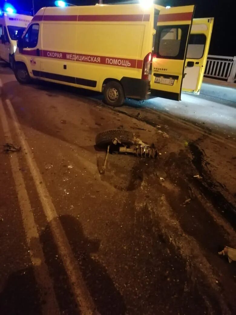 Шевроле лачетти протаранил столб. Авария в энгельсе за последние 7 суток. 00. Чп энгельс происшествия. Энгельсе вчера.