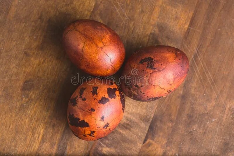 Можно ли красить коричневые яйца. Красим коричневые яйца. Коричневые яйца покрасить. Краска для коричневых яиц. Яйца в коричневых.тонах.