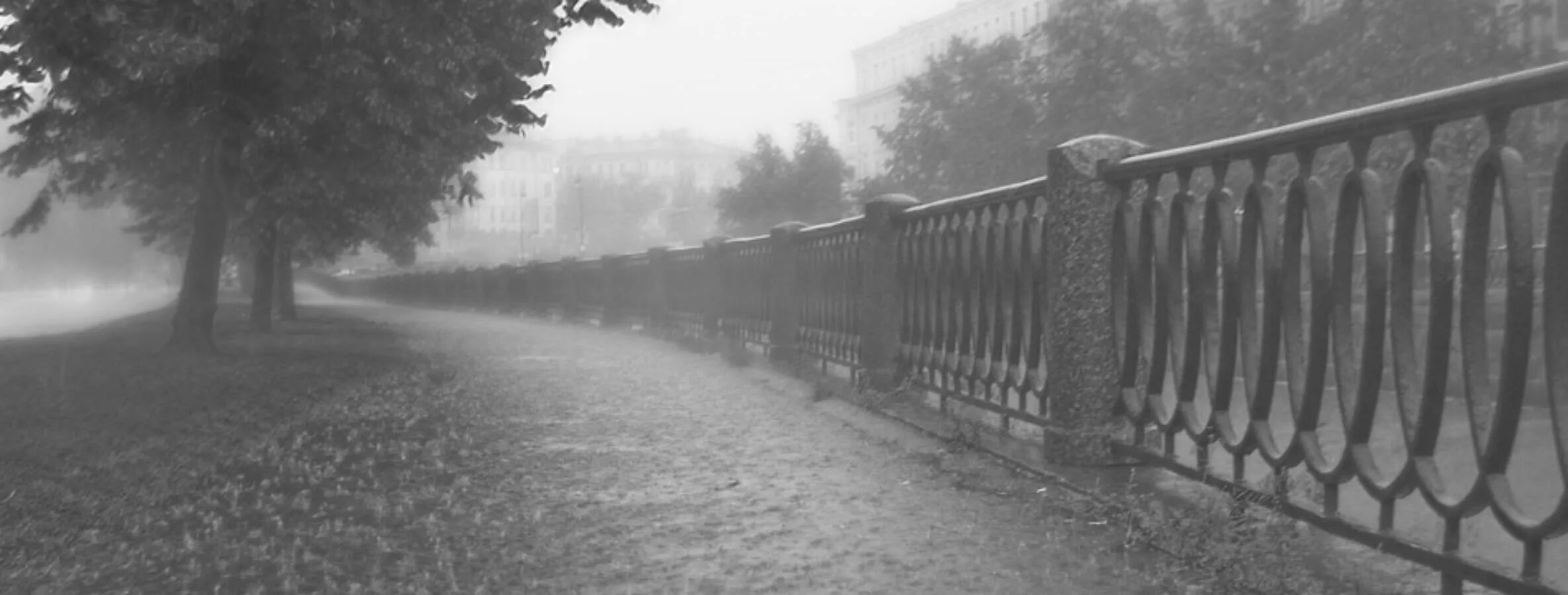 Дождливый город. Человек без дождя. Москва летом серая. Грустный фон дождь. Дожди рэп