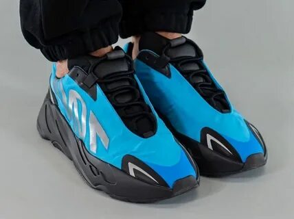 Yeezy boost 700 mnvn