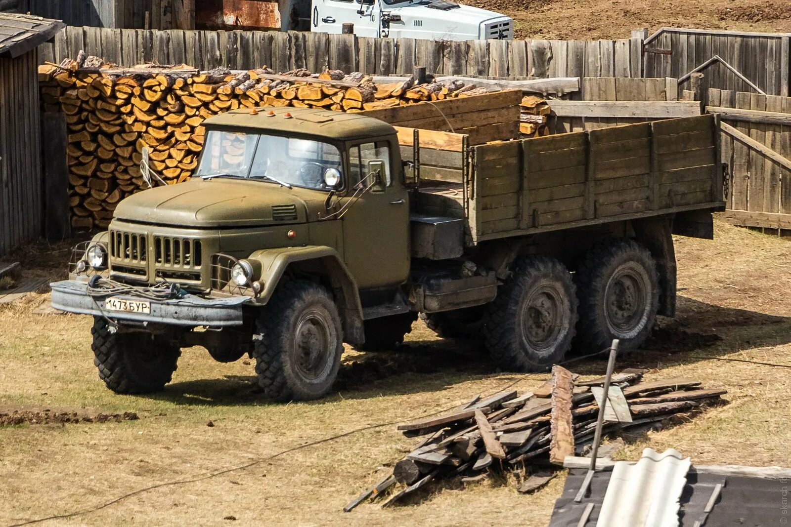 Зил 131 в россии. ЗИЛ 131 бортовой. Грузовой бортовой ЗИЛ 131. ЗИЛ 131 военный. ЗИЛ-131 грузовой военный.