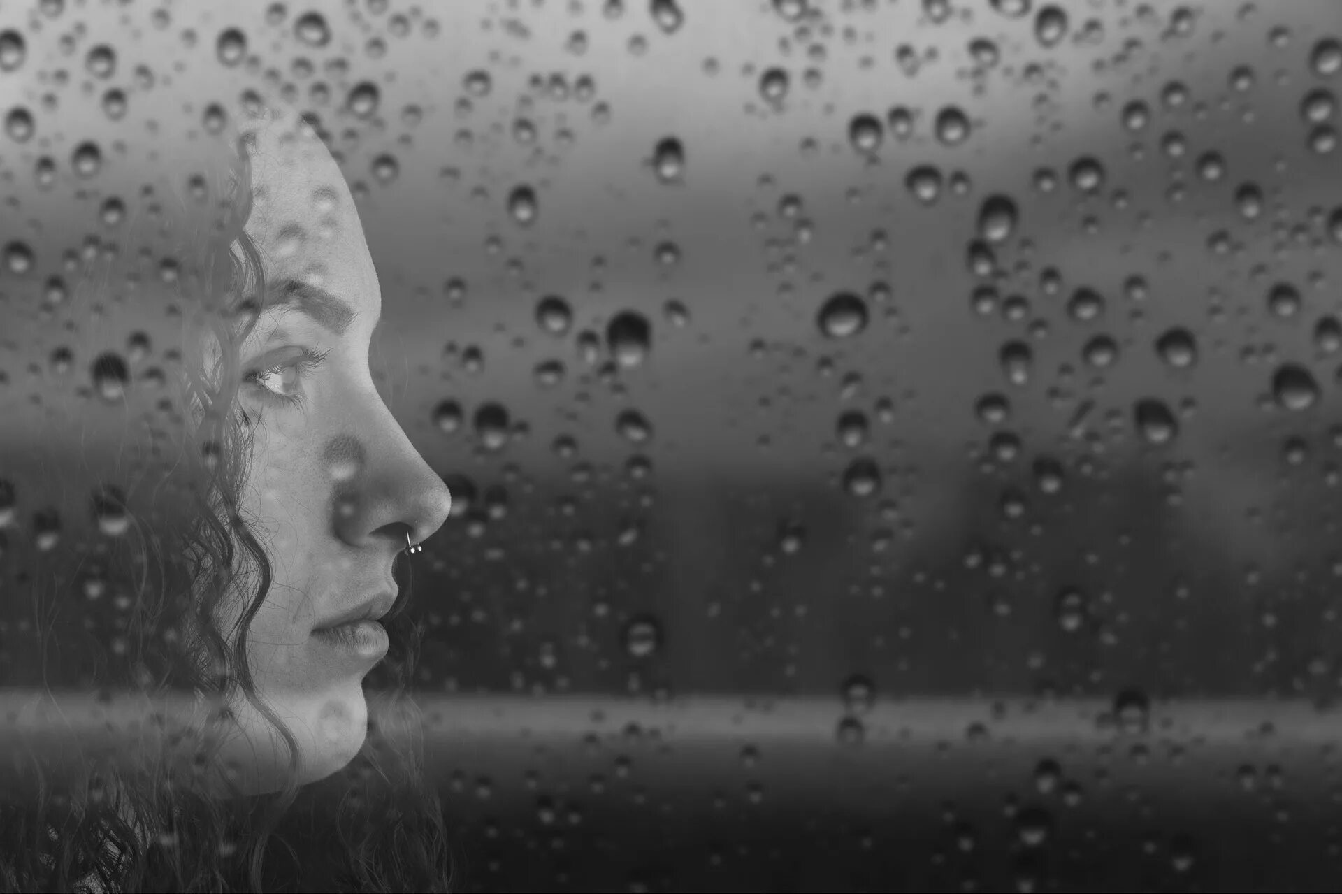 Песня по стеклу дождями. Слезы на стекле. Капли на стекле. Фотосессия стекло капли. Девушка стекло дождь.