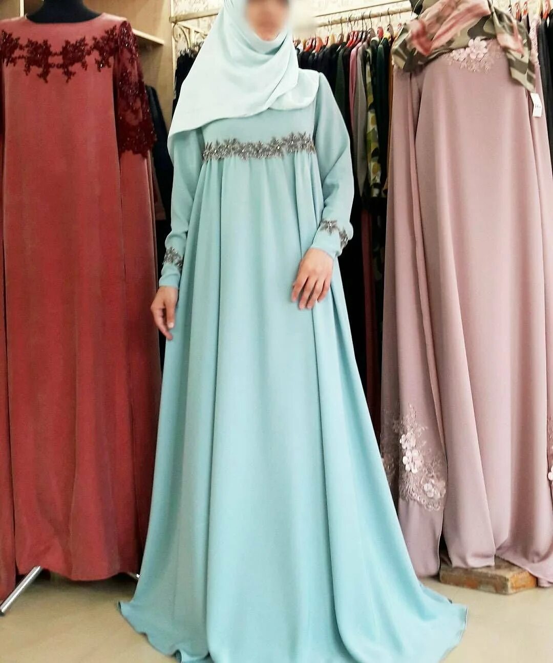 Мусульманская авито. Мусульманские одежда Hayat 2020 Абая. Мусульманские платье Хайат. Абая хиджаб либослари.