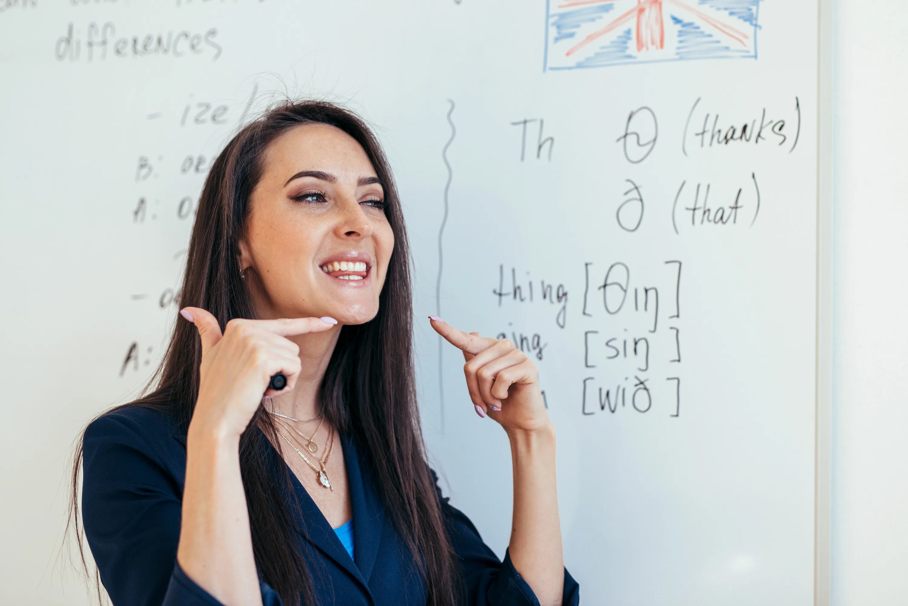 Уроки speaking. Учитель иностранного языка. Преподаватель английского. Фотосессия для репетитора. Девушка преподаватель английского.