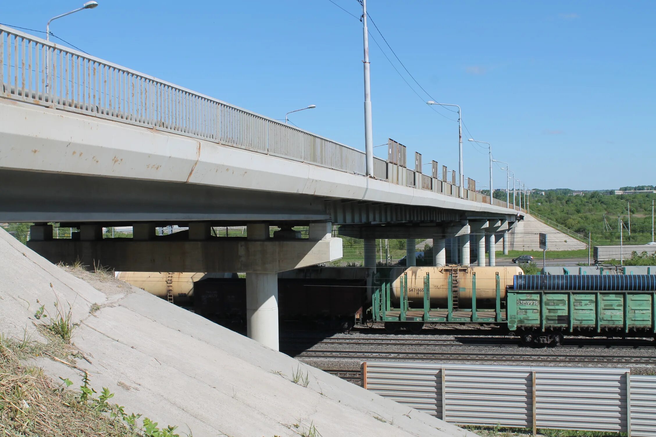 путепроводная развязка. транспортная инфраструктура. эстакадный мост железнодорожная. пулковское шоссе вантовый мост. виадук на дунайском.