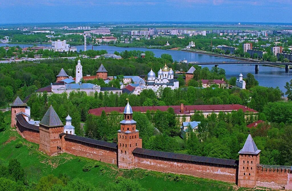 Ано великого новгорода. Великий Новгород досто. Великий Новгород достромичательности. Великий Новгород центр города. Города России Великий Новгород.