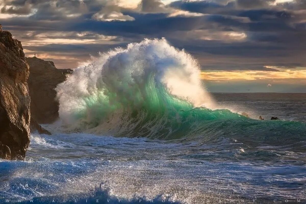 Разное состояние моря. Бискайский залив волны убийцы. Бушующее море. Море, волны. Океан волны.