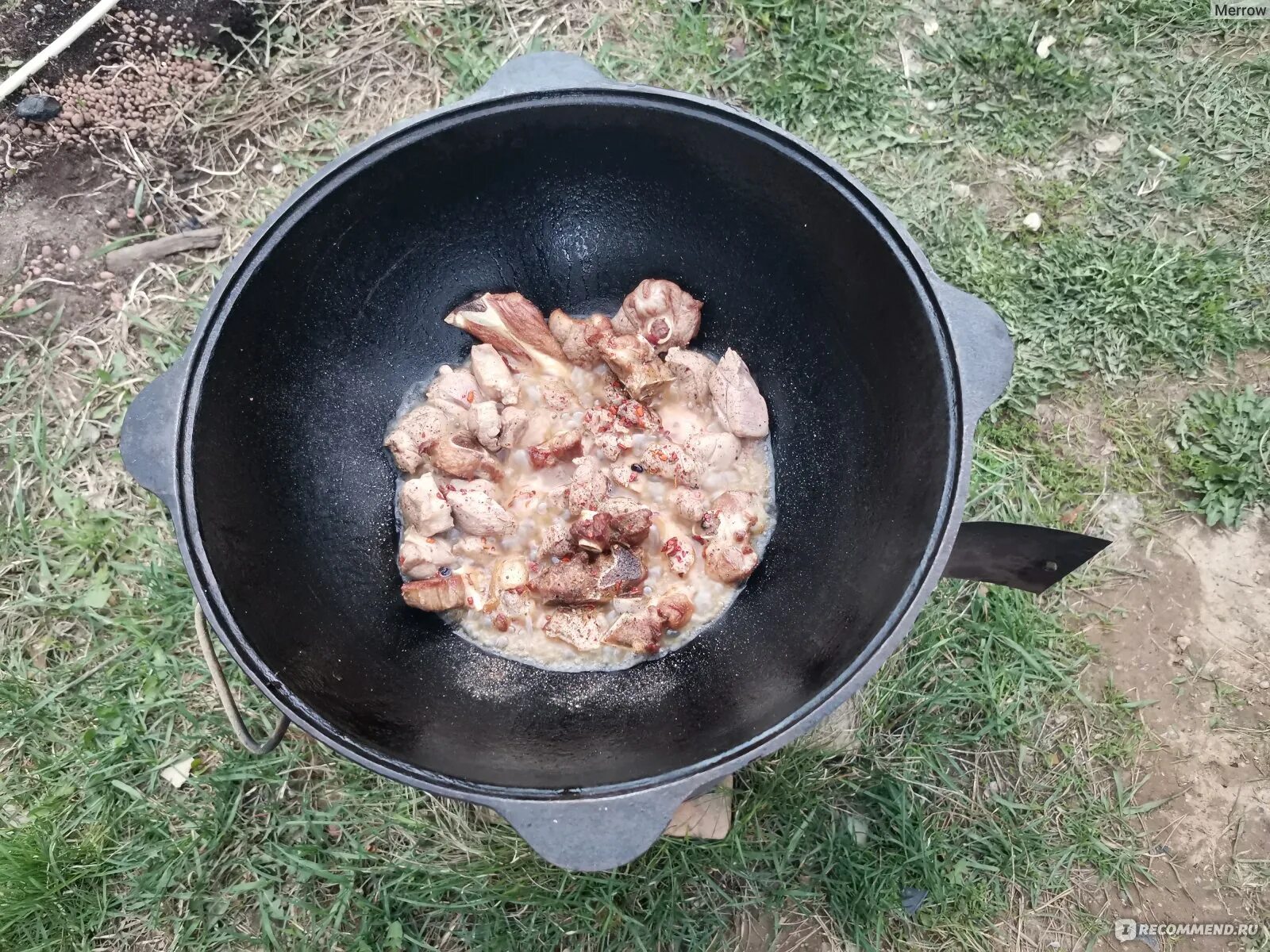 Часть баранины для плова. Мясо в казане. Плов с бараниной. Казанки для плова маленькие. Плов в казане прикол.