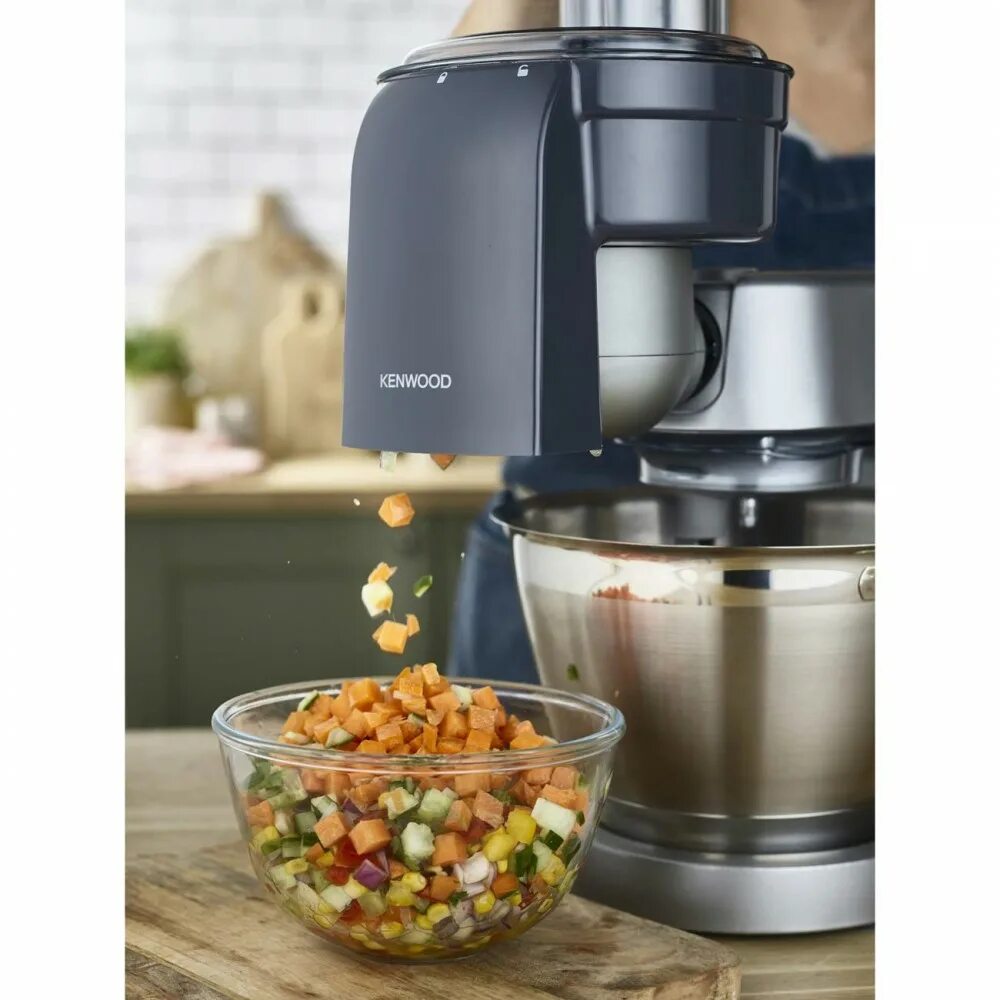 Кухонный комбайн bosch с шинковкой и нарезкой кубиками. Кухонный комбайн кенвуд с нарезкой кубиками. Kenwood kax400 кубикорезка. Нарезка кубиками kenwood. Нарезка кубиками kenwood.