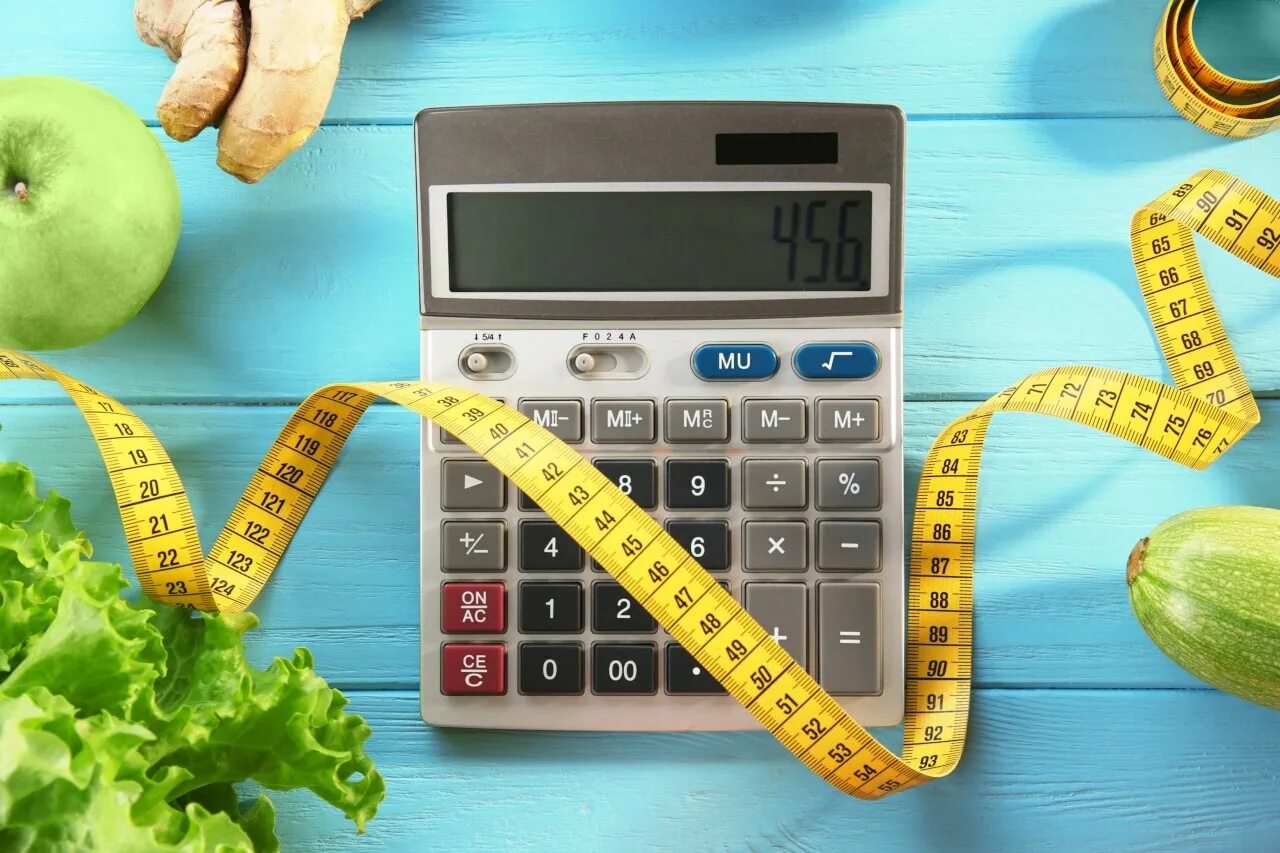 Calculate. Подсчет калорий. Калькулятор калорий. Калькулятор еды. Калькулятор и продукты.