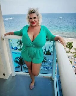 Үлкен және арық қыздармен порно