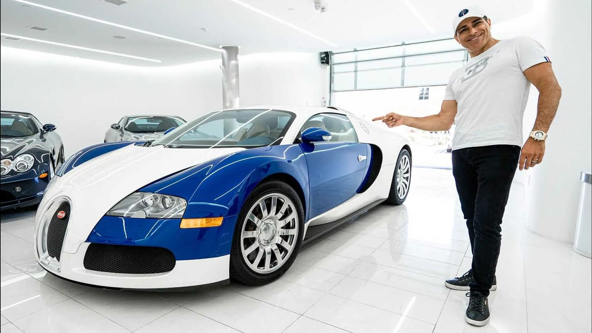 He will buy cars. Мэнни Хошбин автопарк. Мэнни Хошбин Бугатти. Bugatti Manny Khoshbin. Мэнни Хошбин коллекция.