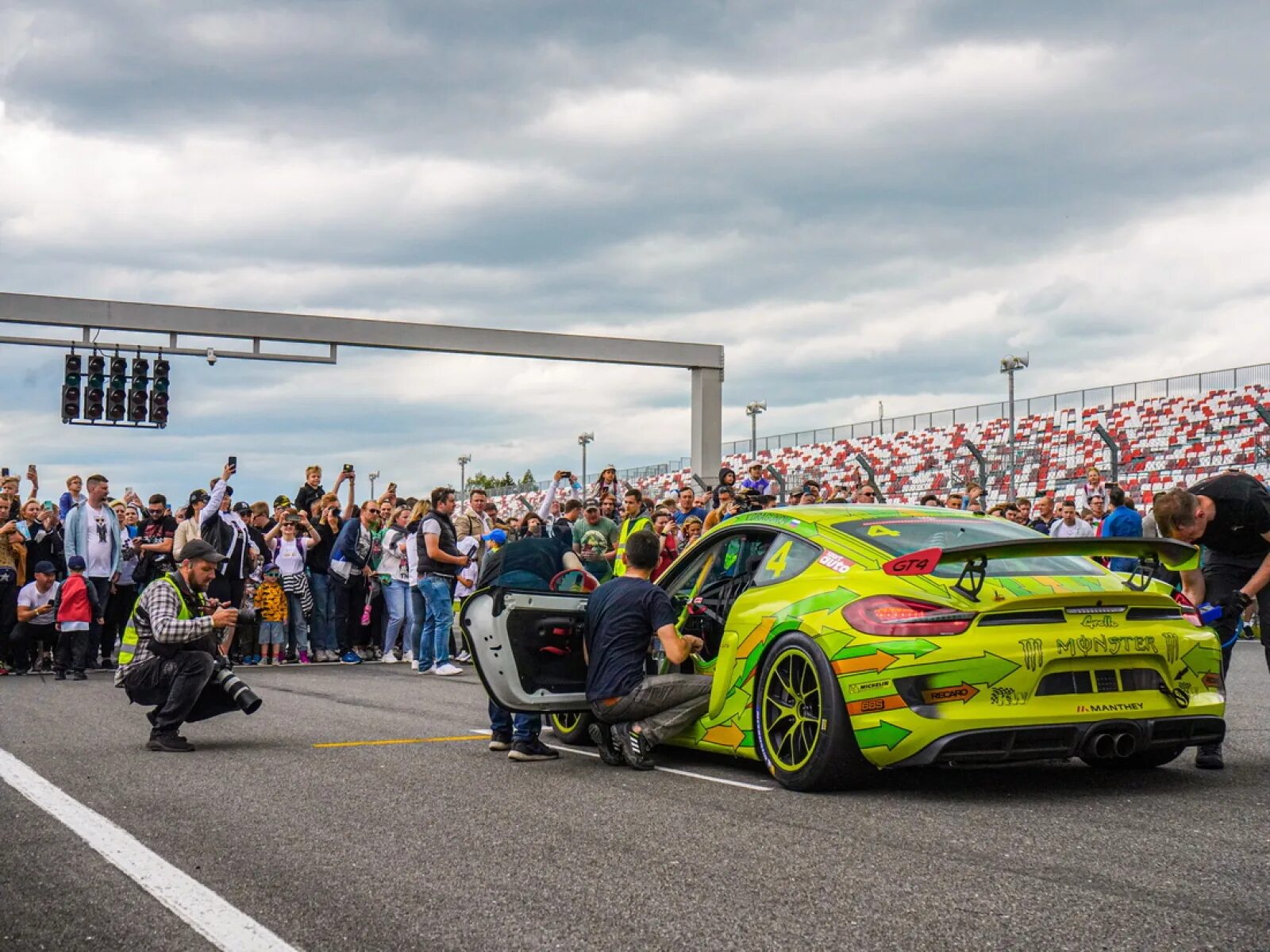 Сбер первый gt cup гран при москвы. Автодром Moscow Raceway. Maclaren Moscow Raceway. Moscow Raceway сектери. Автоспортивные фестивали.