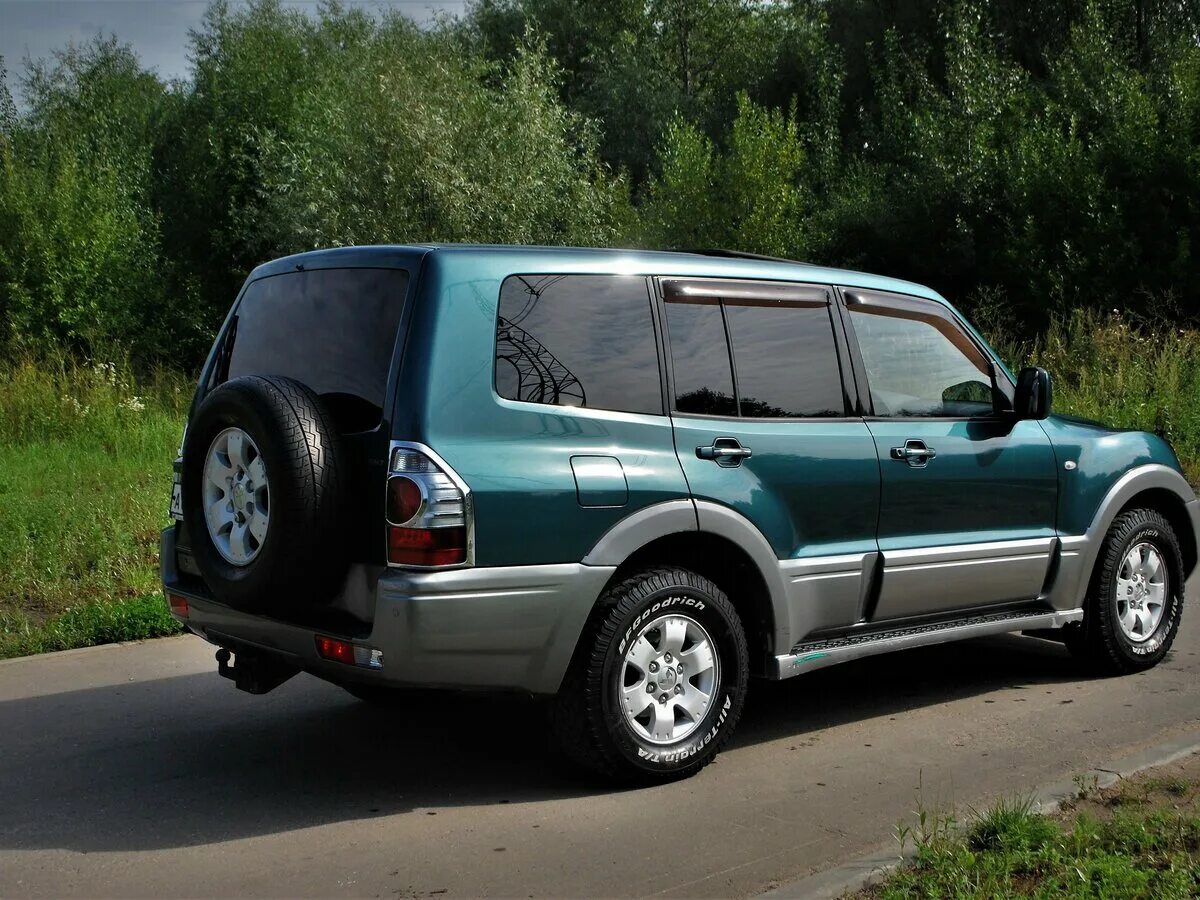 Мицубиси Паджеро 3. Митсубиси Паджеро 2004 зеленая. Mitsubishi Pajero 3 поколение 2006. Mitsubishi Pajero 3 Green.