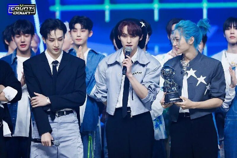 включи видео stray kids class