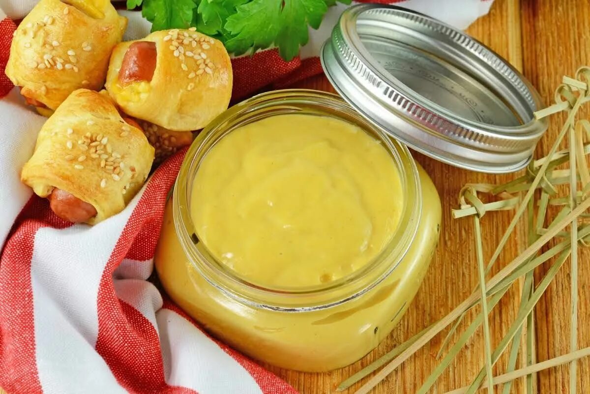 Соус мед горчица масло. Honey Mustard соус. Мустарда горчица. Медово-горчичный соус. Соус майонезно горчичный.