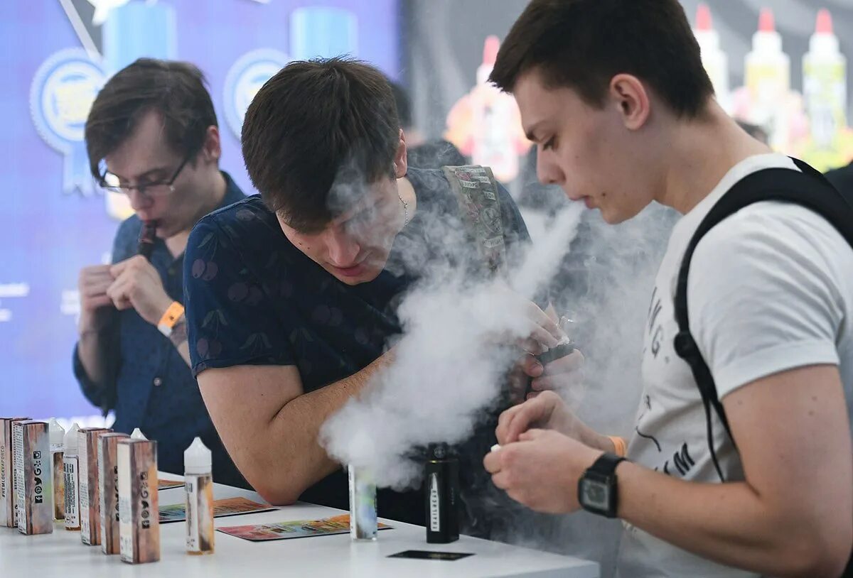 Запрет вейпов в россии последние новости. Вейпы. Вэйп 2017. Выставка Vape. Вейп запретили в России.