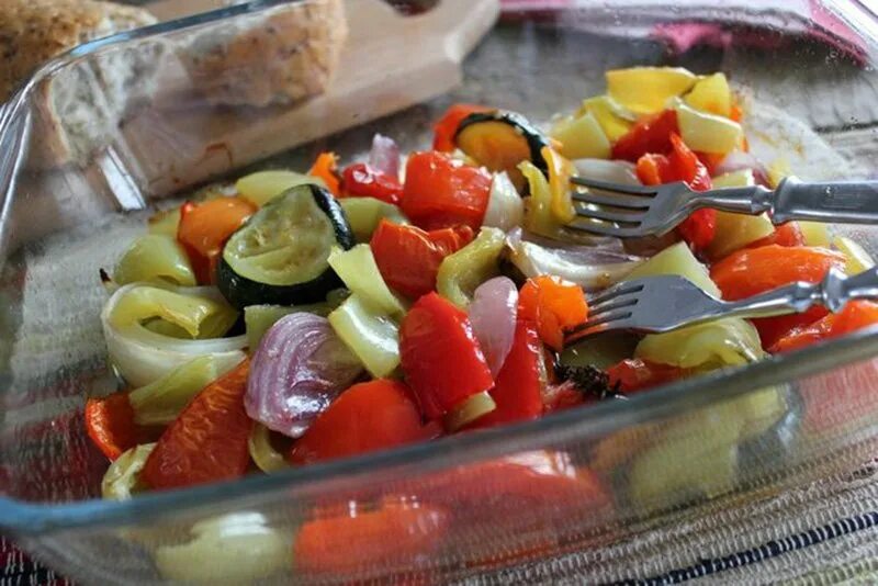 Сколько по времени запекать овощи в духовке. Овощи запеченные в духовке ПП. Овощи запечь в пароконвектомате. Оранжевый овощ для запекания. Как вкусно запечь овощи в духовке.