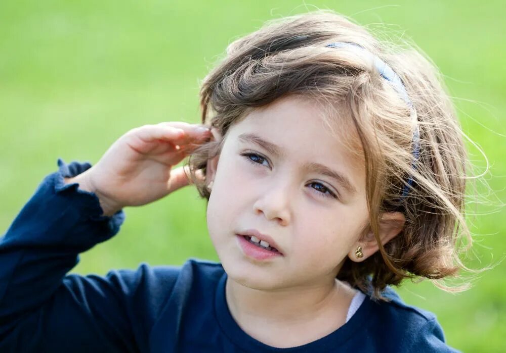 Дети с нарушением слуха.. Глухие дети. Дет снарушениями слуха. Глухие и слабослышащие дети. У глухонемых родителей родился ребенок