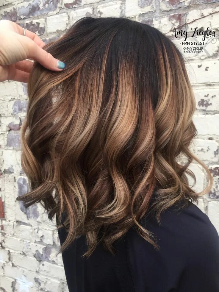 Great Highlighted Hair For Brunettes Dégradé cheveux mi long, Cheveux mi long, C