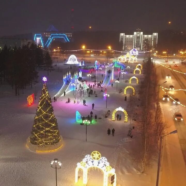 Когалым янаул. Ноябрьск Ледовый городок 2022. Ноябрьск Ледовый городок 2021. Ледяной городок Ноябрьск. Новый Уренгой Ледовый городок.