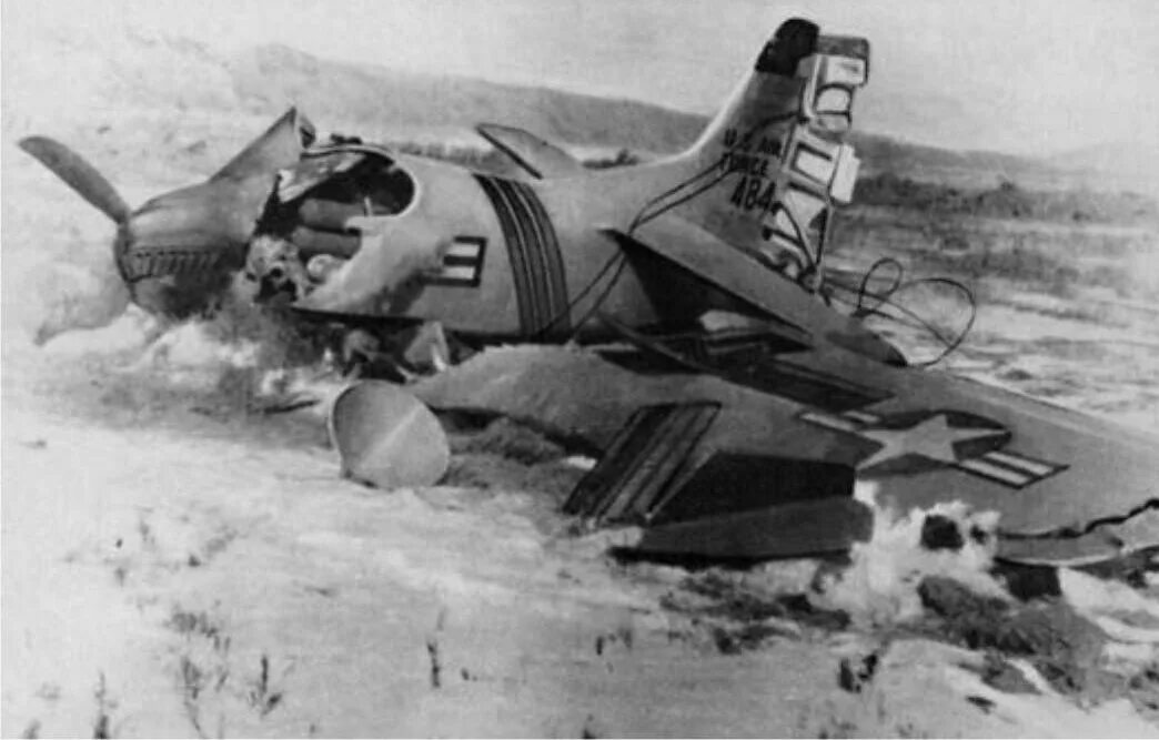 Американский самолет сбитый в Корее советским летчиком. Советский истребитель сбил